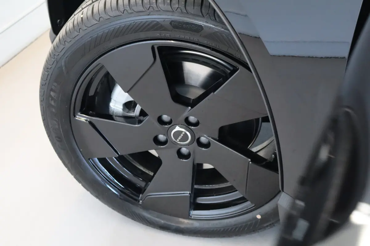 Black Edition P5 272PK Europa Plus 51kWh Black Edition | Power Seats | Climate Pack | 19" | Warmtepomp