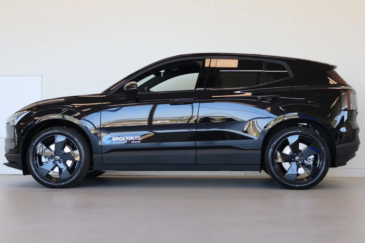 Single 272PK Europa Plus 51kWh Black Edition | Power Seats | Climate Pack | 19" | Warmtepomp