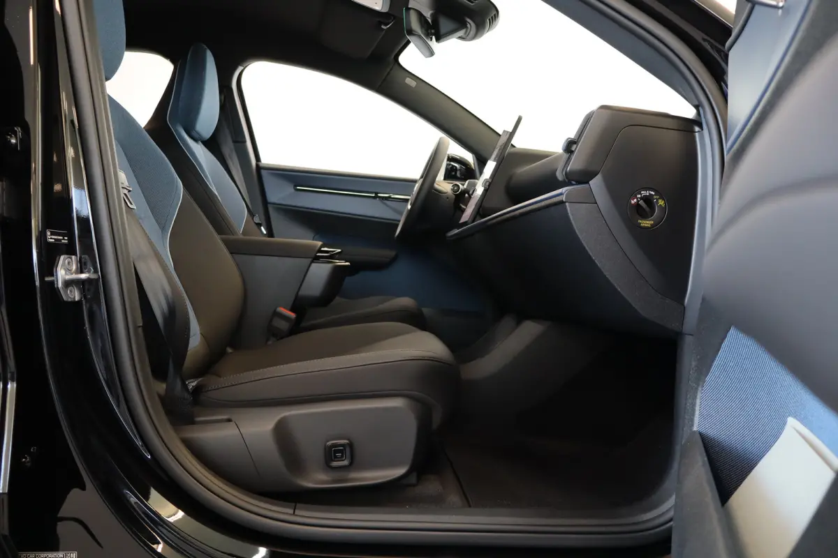 Black Edition P5 272PK Europa Plus 51kWh Black Edition | Power Seats | Climate Pack | 19" | Warmtepomp