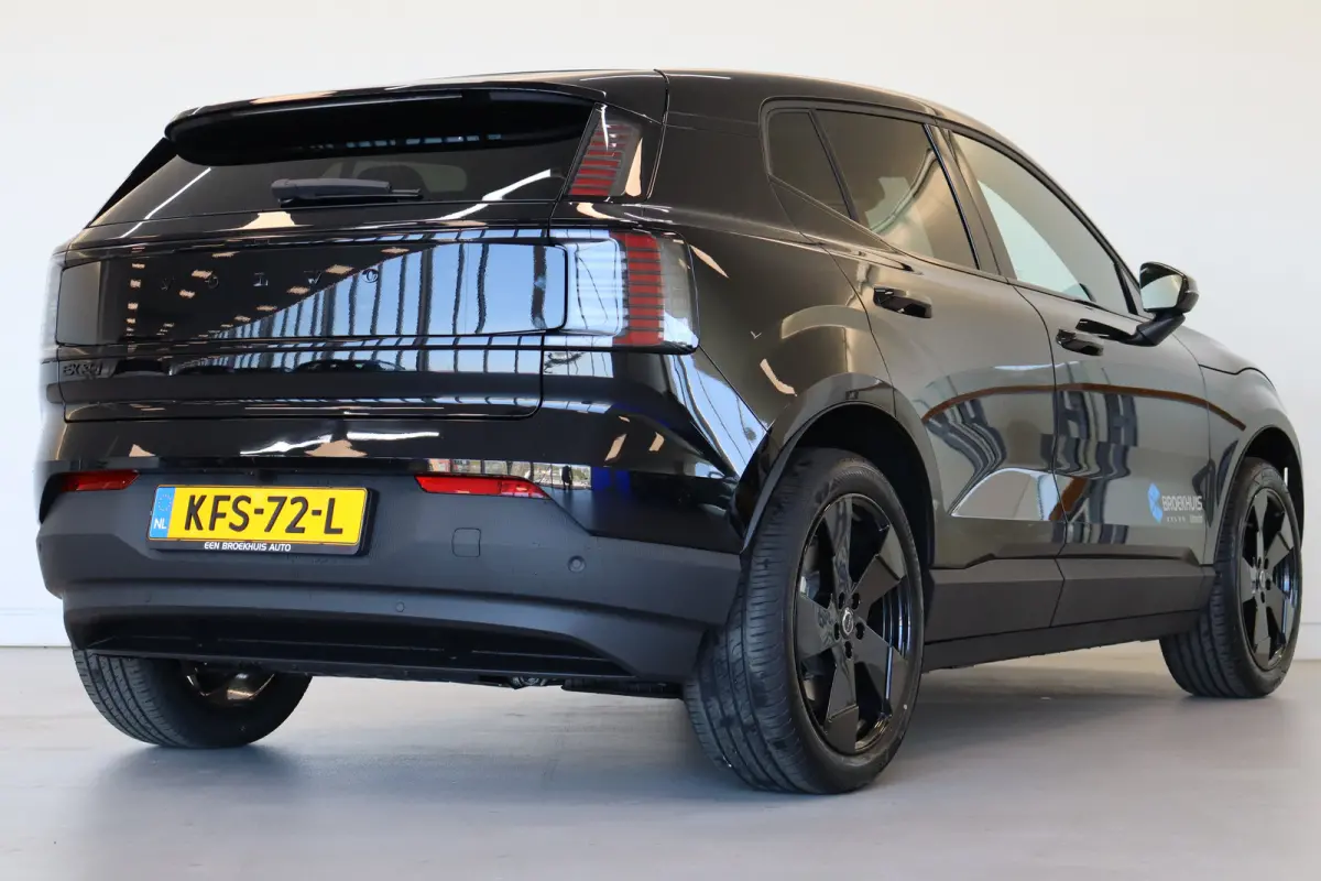 Single 272PK Europa Plus 51kWh Black Edition | Power Seats | Climate Pack | 19" | Warmtepomp