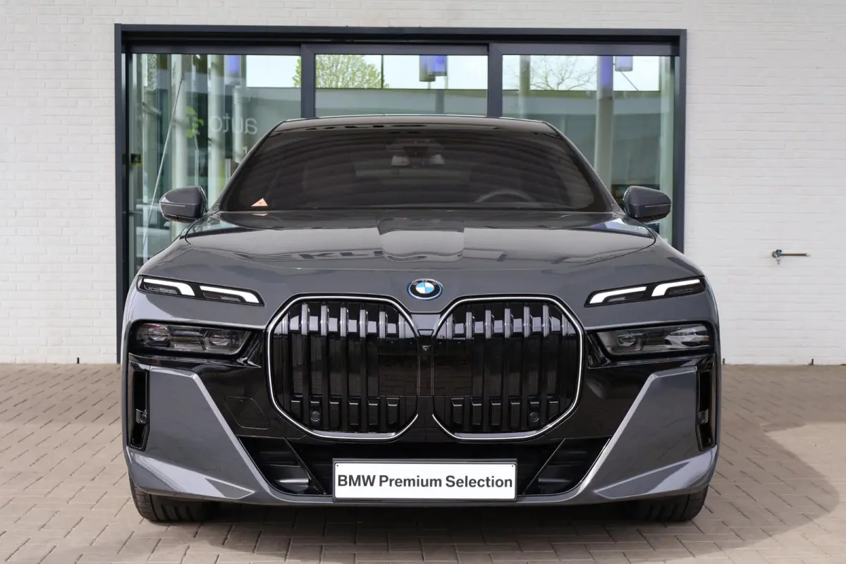 eDrive50 High Executive | Connoisseur Pack | M Sportpakket Pro | Innovation Pack | Sky Lounge