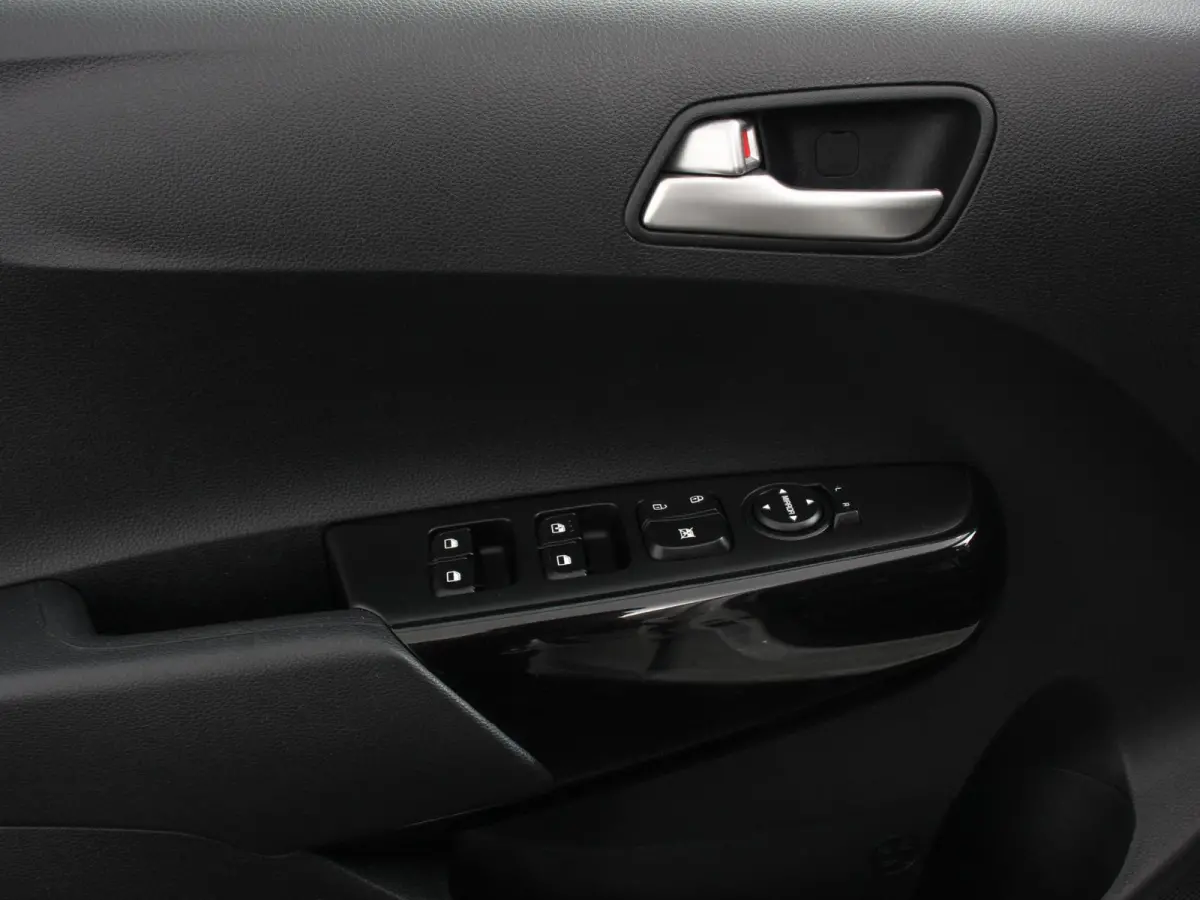 1.0 DPi Automaat DynamicLine Navigatie Apple Carplay/Android Auto Airco Camera DAB Lichtmetalen velgen Bluetooth