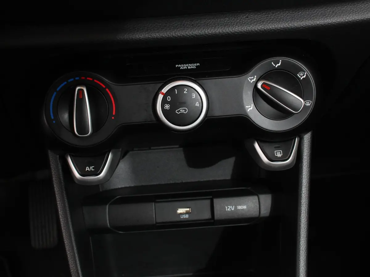 1.0 DPi Automaat DynamicLine Navigatie Apple Carplay/Android Auto Airco Camera DAB Lichtmetalen velgen Bluetooth