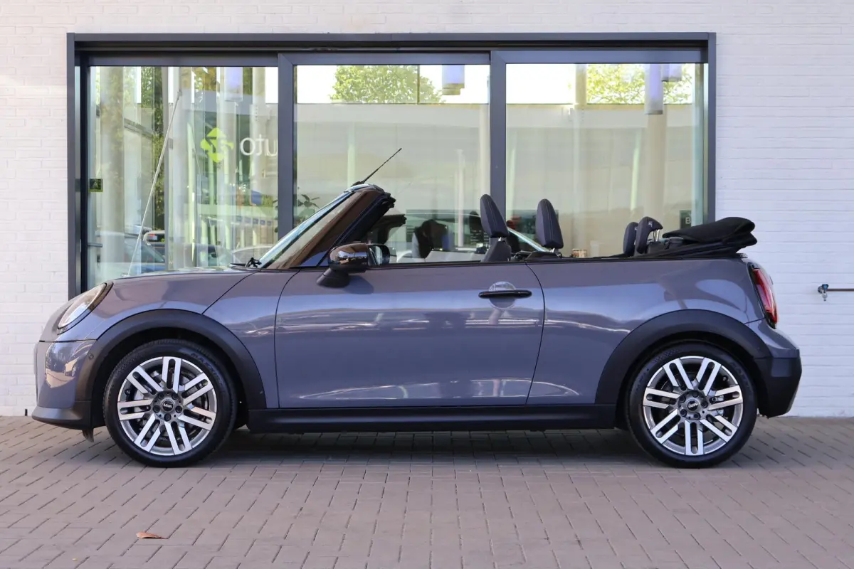 C | Pakket M | Head-Up Display | Stoel- en Stuurverwarming | Achteruitrijcamera