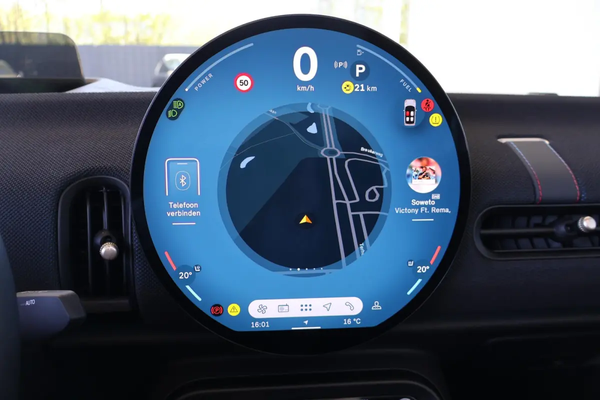 C | Pakket M | Head-Up Display | Stoel- en Stuurverwarming | Achteruitrijcamera