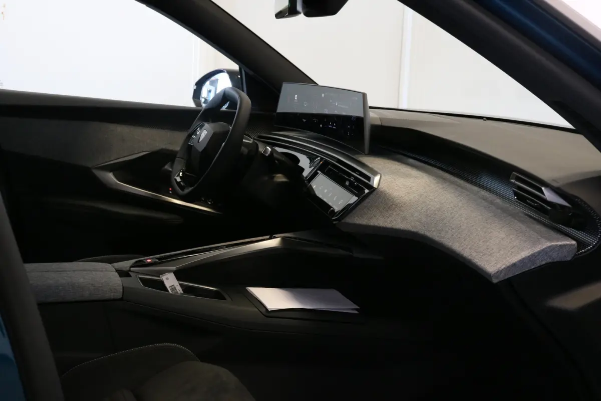 1.2 Hybrid 145 GT | Panoramadak | Stoelen voor en achter verw. | Massage | Camera rondom | Stuurwiel verwarmd | Navi |