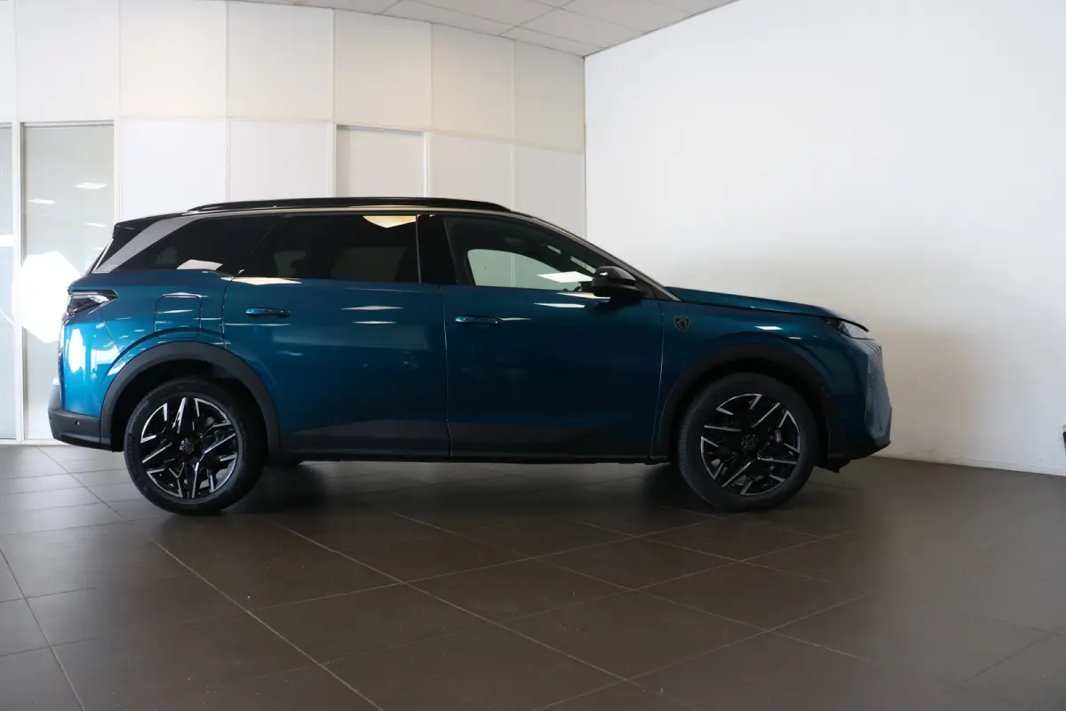 1.2 Hybrid 145 GT | Panoramadak | Stoelen voor en achter verw. | Massage | Camera rondom | Stuurwiel verwarmd | Navi |