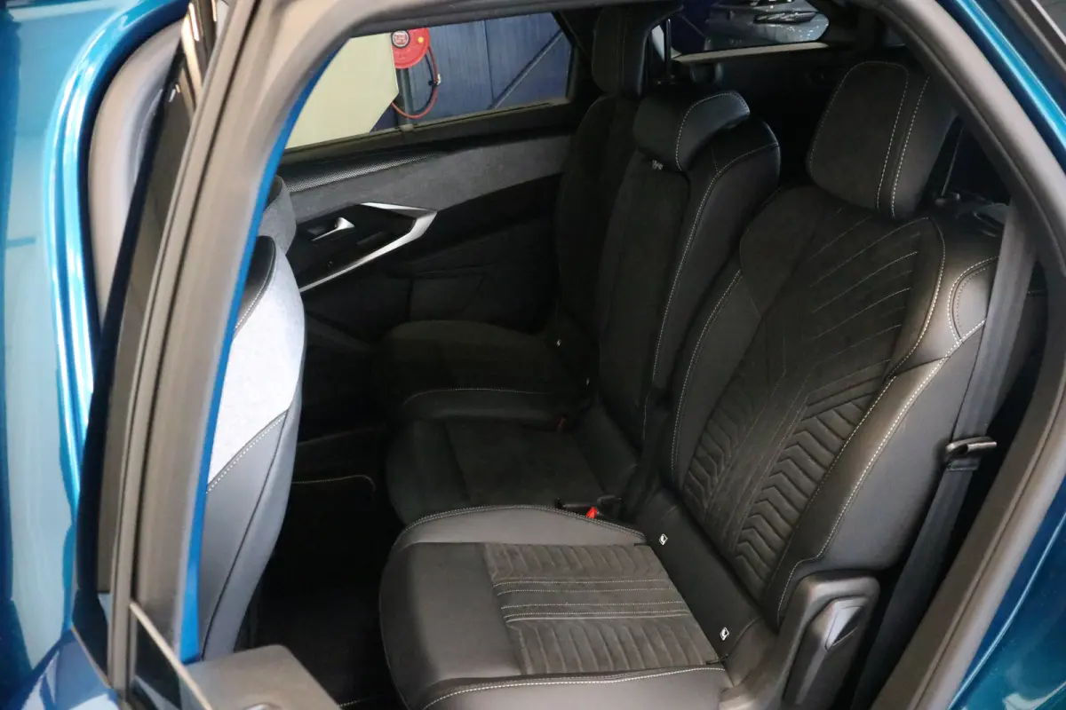 1.2 Hybrid 145 GT | Panoramadak | Stoelen voor en achter verw. | Massage | Camera rondom | Stuurwiel verwarmd | Navi |