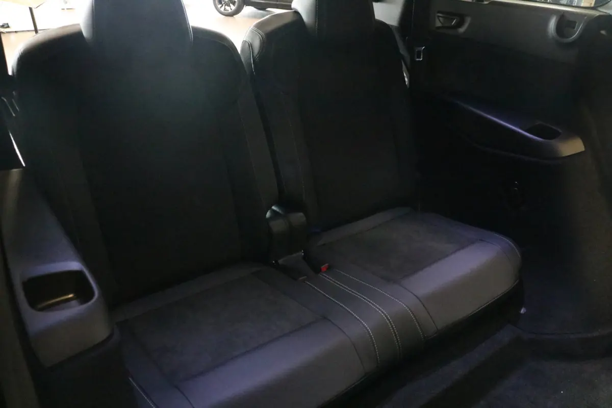 1.2 Hybrid 145 GT | Panoramadak | Stoelen voor en achter verw. | Massage | Camera rondom | Stuurwiel verwarmd | Navi |