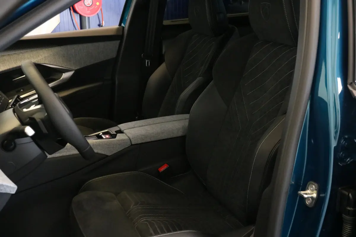 1.2 Hybrid 145 GT | Panoramadak | Stoelen voor en achter verw. | Massage | Camera rondom | Stuurwiel verwarmd | Navi |