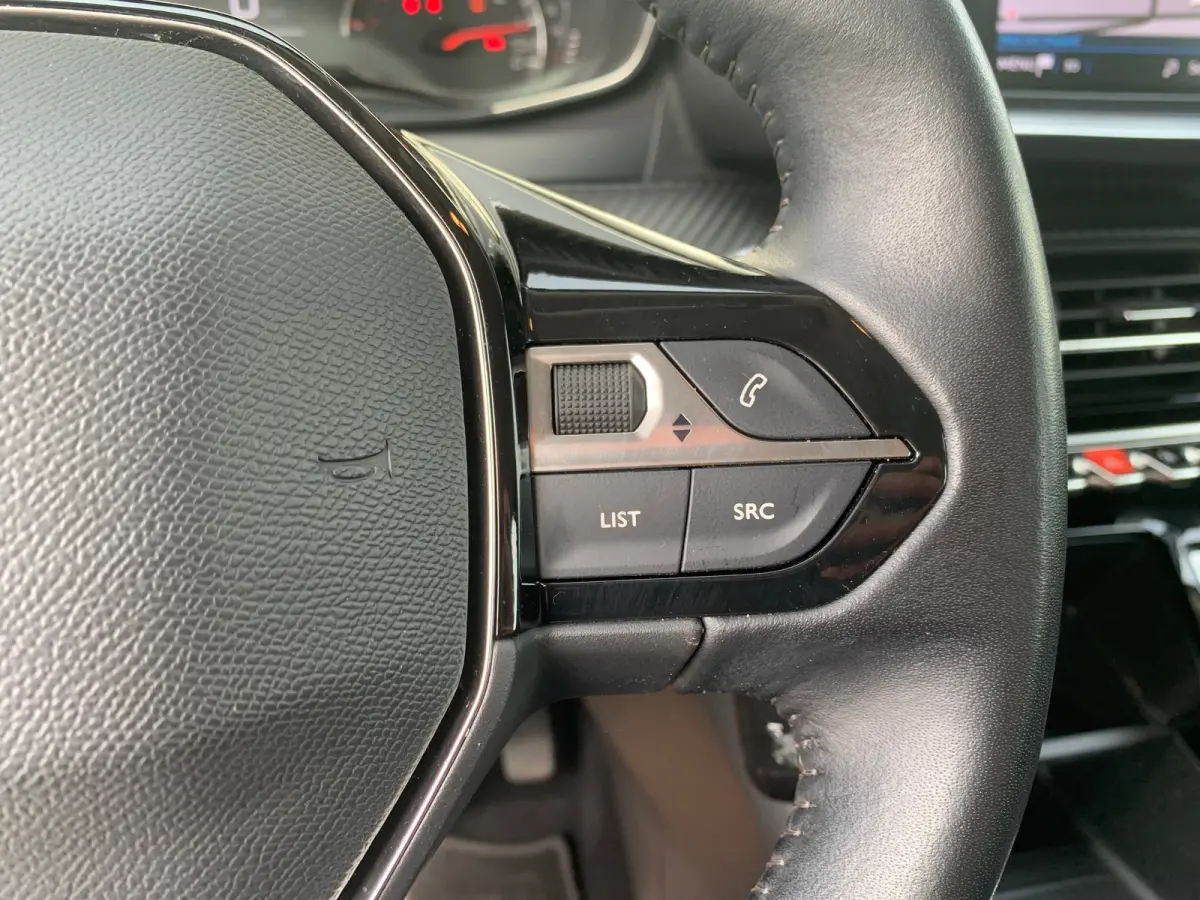 1.2 PureTech Active AppleCarplay/ Android Auto | Cruise Control | Clima | DAB | Navi | Trekhaak |