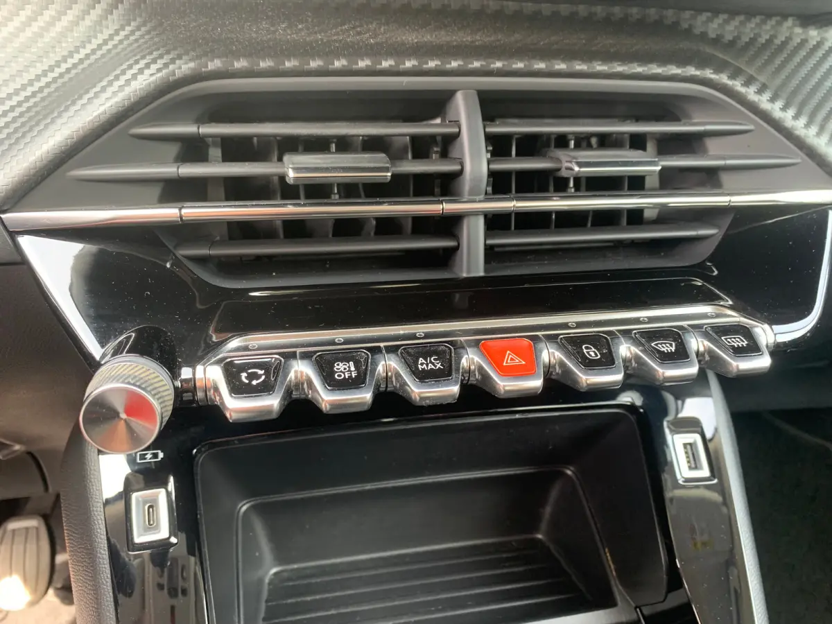 1.2 PureTech Active AppleCarplay/ Android Auto | Cruise Control | Clima | DAB | Navi | Trekhaak |
