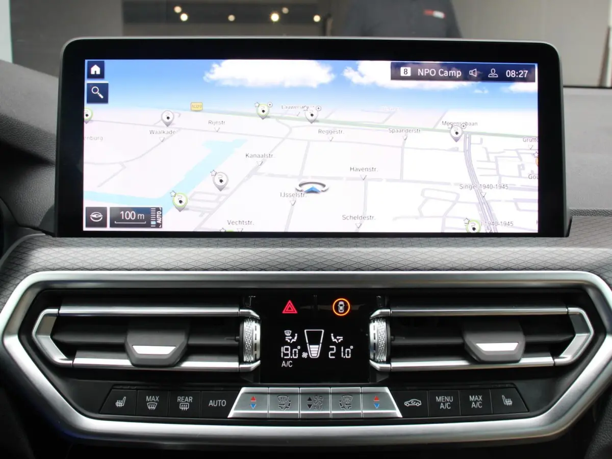 xDrive30e PHEV M Sport Demo auto ! Panorama dak Navigatie Climate Control Lichtmetalen Velgen