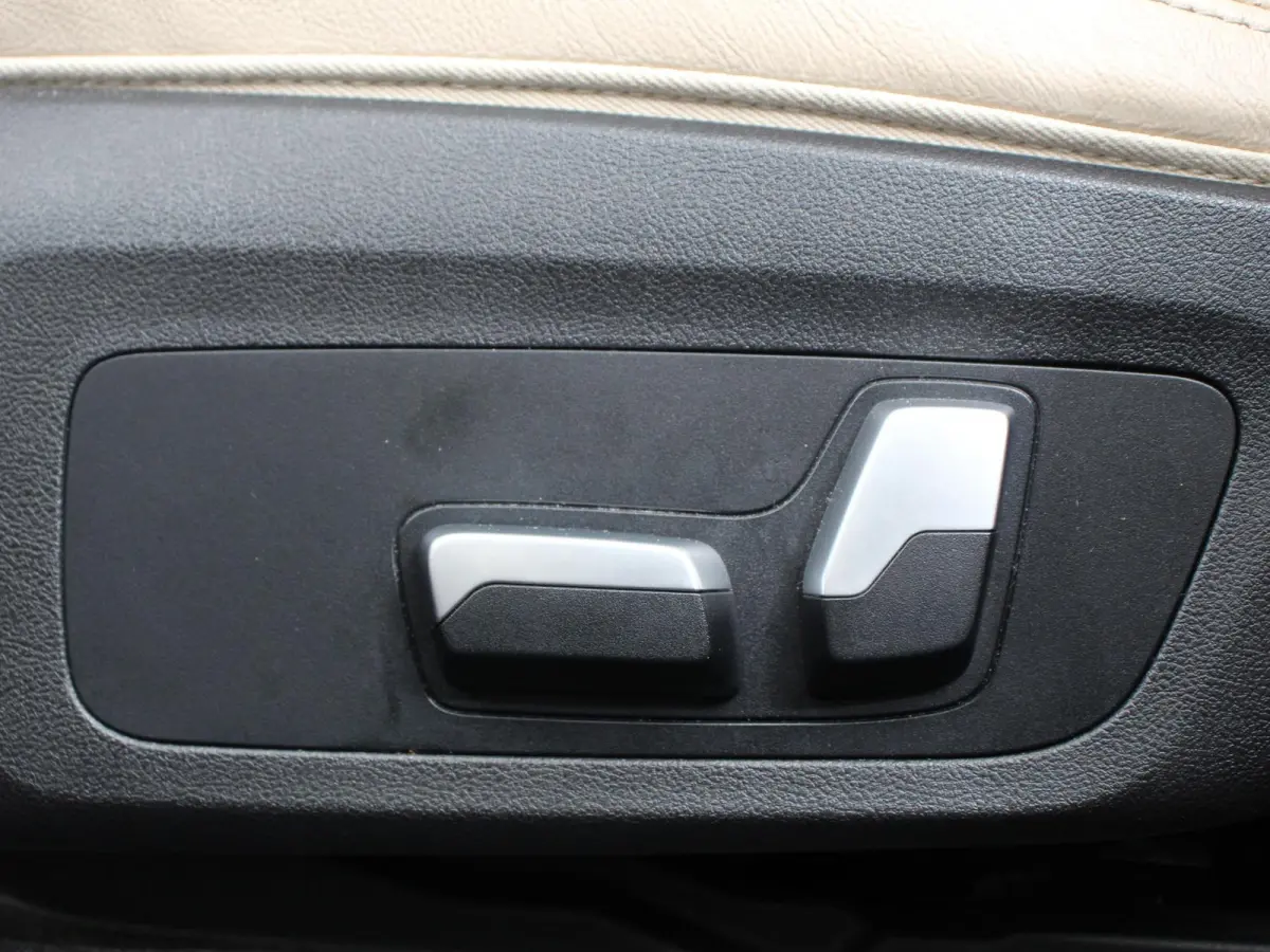 xDrive30e PHEV M Sport Demo auto ! Panorama dak Navigatie Climate Control Lichtmetalen Velgen