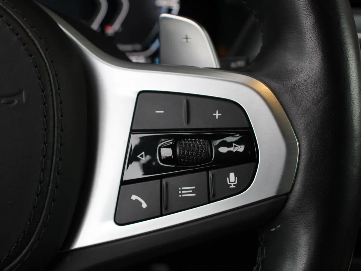 xDrive30e PHEV M Sport Demo auto ! Panorama dak Navigatie Climate Control Lichtmetalen Velgen