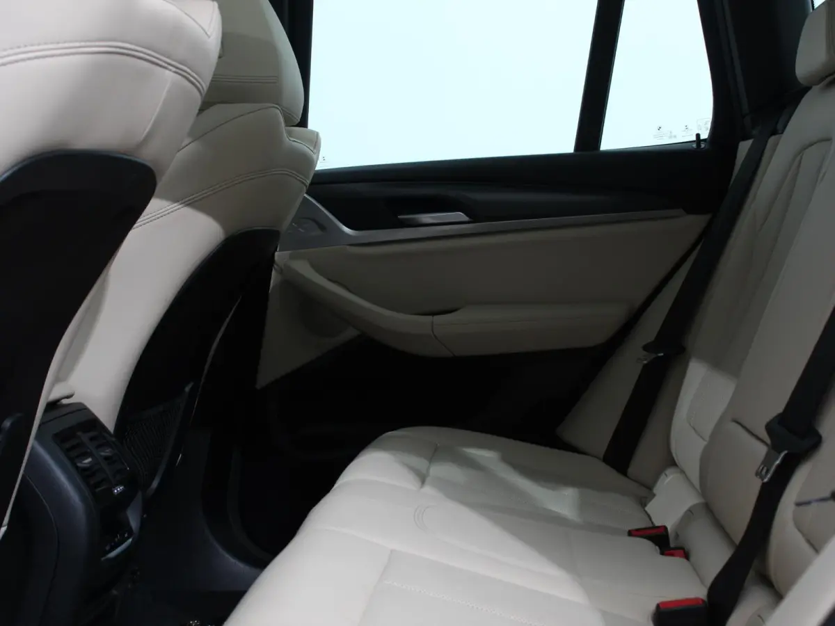 xDrive30e PHEV M Sport Demo auto ! Panorama dak Navigatie Climate Control Lichtmetalen Velgen