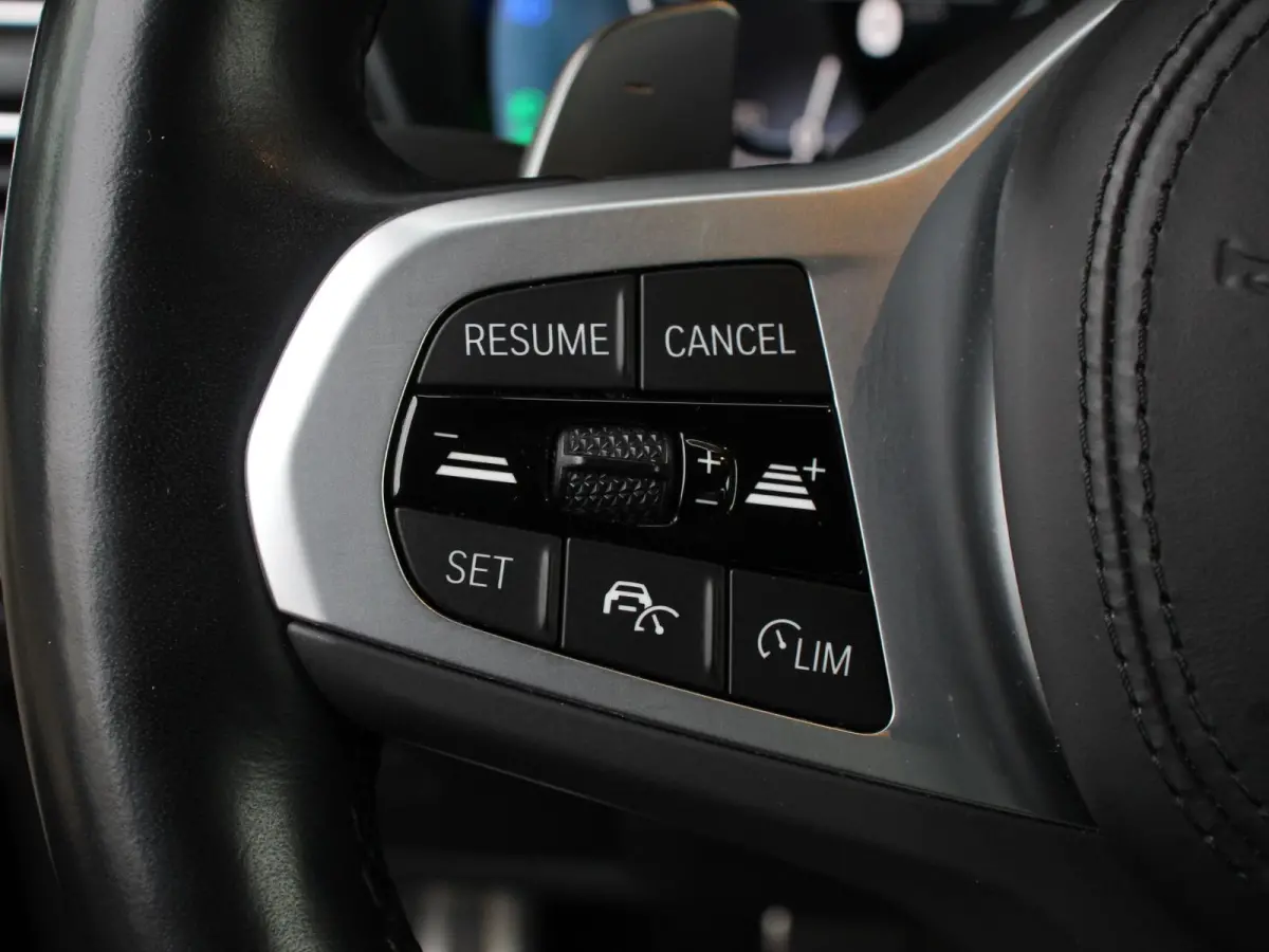 xDrive30e PHEV M Sport Demo auto ! Panorama dak Navigatie Climate Control Lichtmetalen Velgen