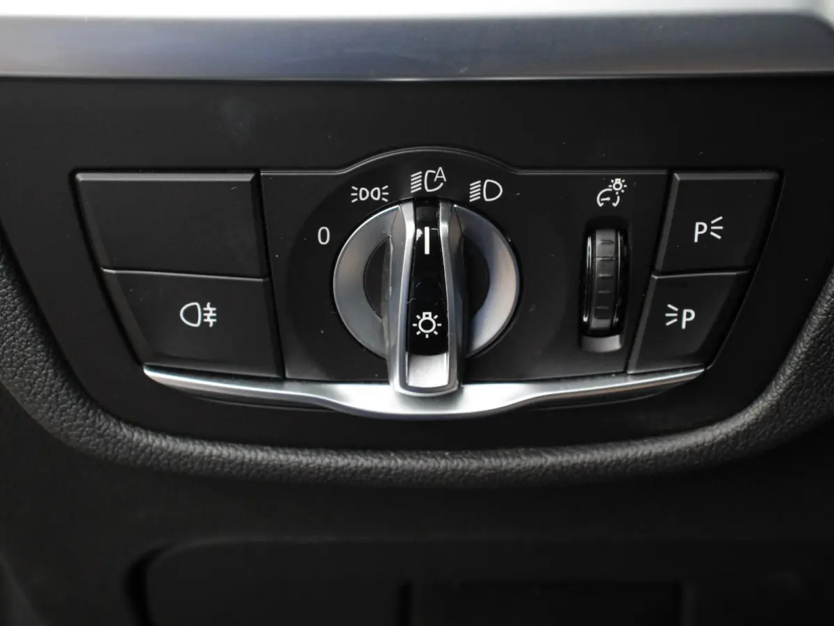xDrive30e PHEV M Sport Demo auto ! Panorama dak Navigatie Climate Control Lichtmetalen Velgen