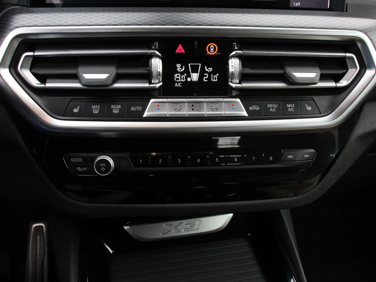 xDrive30e PHEV M Sport Demo auto ! Panorama dak Navigatie Climate Control Lichtmetalen Velgen