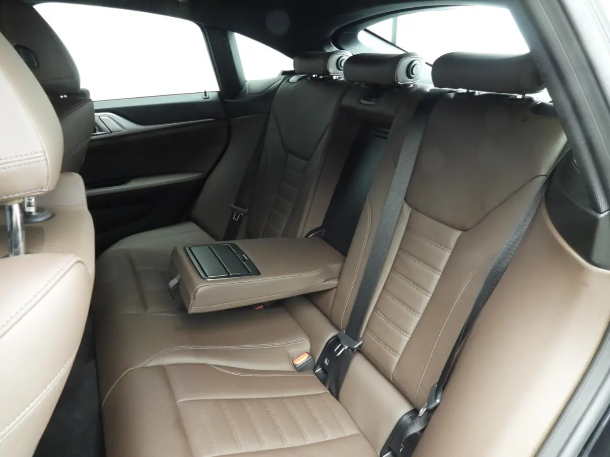 Gran Coupe eDrive40 | M-Sportpakket | LED | Leder | Navigatie | Sportstoelen | Stoelverwarming | DAB | Harman-kardon sound | Alu 18 inch