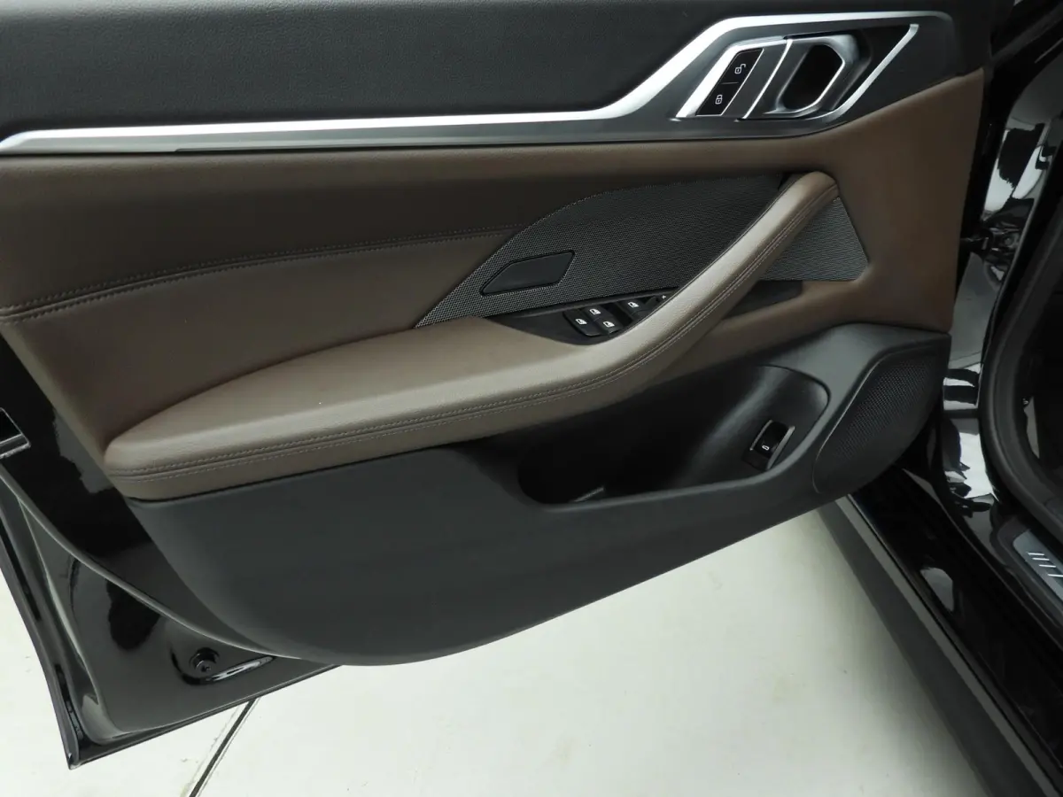 Gran Coupe eDrive40 | M-Sportpakket | LED | Leder | Navigatie | Sportstoelen | Stoelverwarming | DAB | Harman-kardon sound | Alu 18 inch