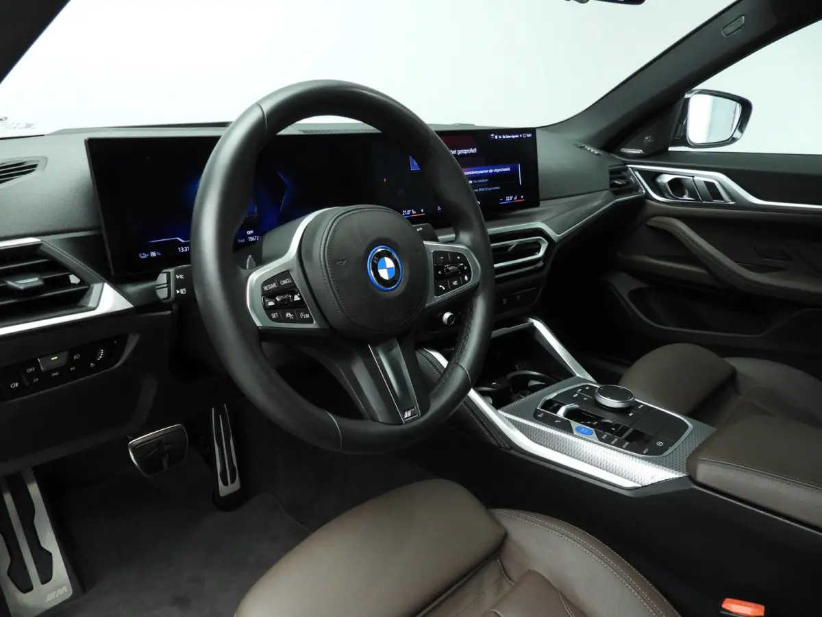 Gran Coupe eDrive40 | M-Sportpakket | LED | Leder | Navigatie | Sportstoelen | Stoelverwarming | DAB | Harman-kardon sound | Alu 18 inch