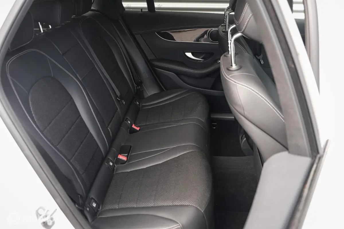 4MATIC Business Solution | Massage | Stoelverw. | Trekhaak | Camera | Elec stoelen | CarPlay |