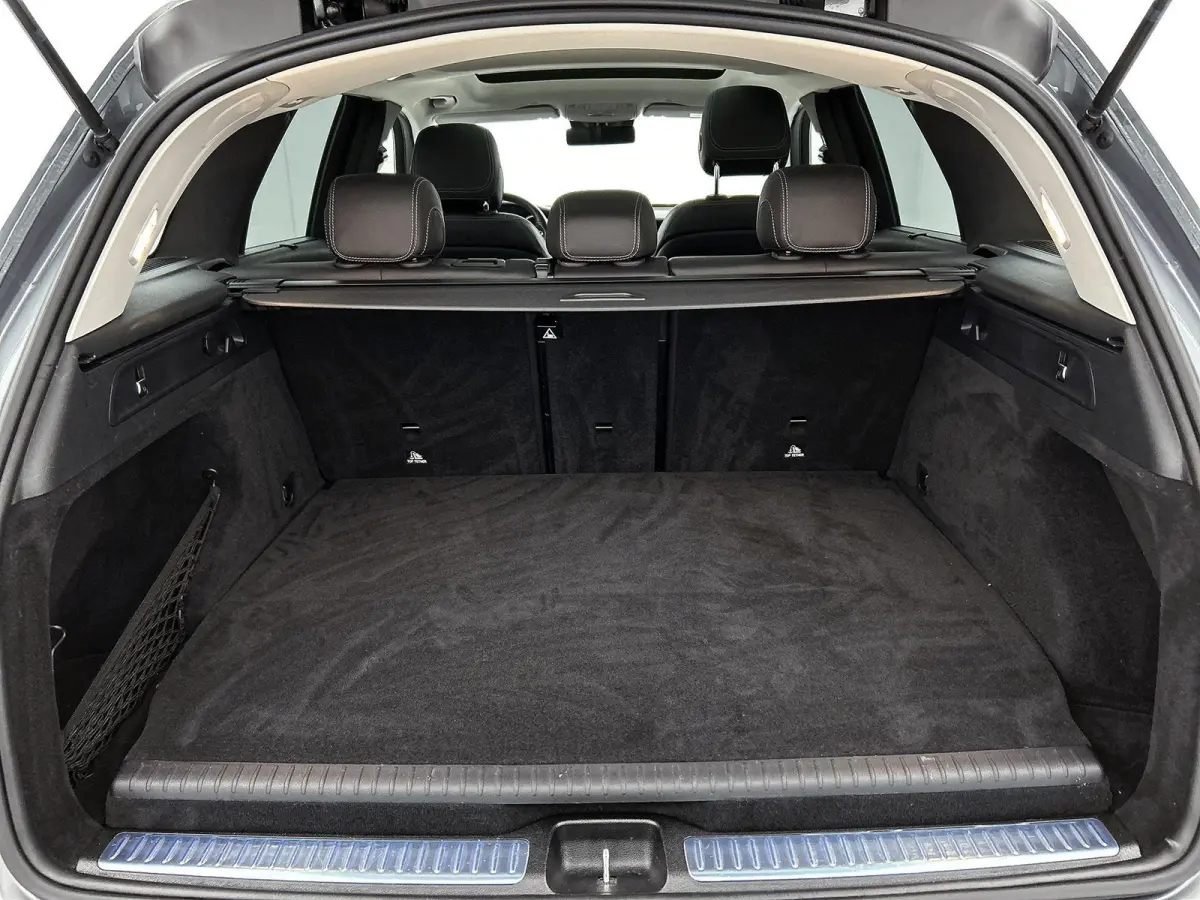4MATIC Premium Plus 320 PK | Automaat | Elektrische Trekhaak | Elektrisch Panorama Dak | Elektrische stoelverstelling met geheugen | Stoelverwarming | 360 Camera | Navigatie | Elektrische Ac