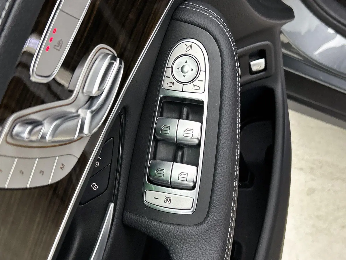 4MATIC Premium Plus 320 PK | Automaat | Elektrische Trekhaak | Elektrisch Panorama Dak | Elektrische stoelverstelling met geheugen | Stoelverwarming | 360 Camera | Navigatie | Elektrische Ac