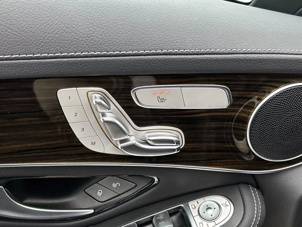 4MATIC Premium Plus 320 PK | Automaat | Elektrische Trekhaak | Elektrisch Panorama Dak | Elektrische stoelverstelling met geheugen | Stoelverwarming | 360 Camera | Navigatie | Elektrische Ac