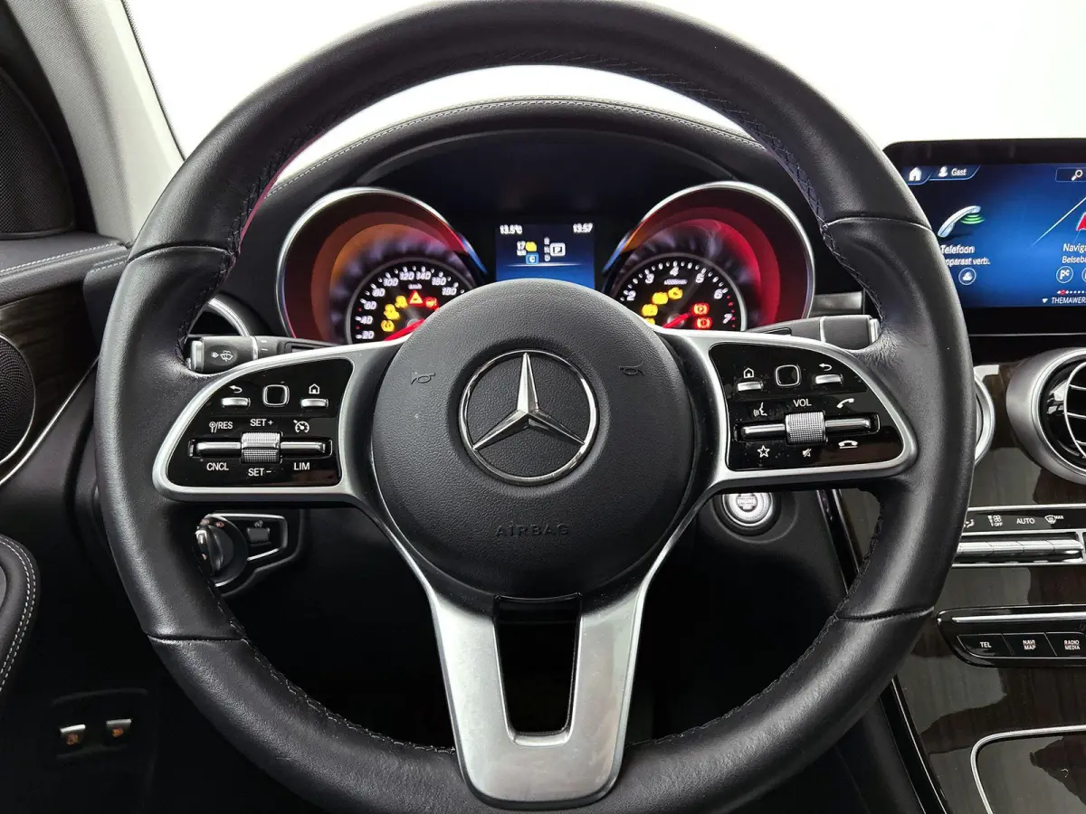 4MATIC Premium Plus 320 PK | Automaat | Elektrische Trekhaak | Elektrisch Panorama Dak | Elektrische stoelverstelling met geheugen | Stoelverwarming | 360 Camera | Navigatie | Elektrische Ac