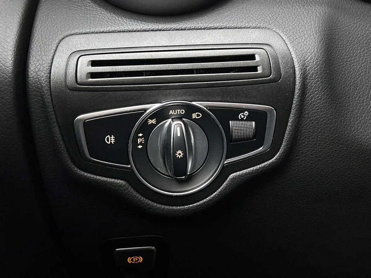 4MATIC Premium Plus 320 PK | Automaat | Elektrische Trekhaak | Elektrisch Panorama Dak | Elektrische stoelverstelling met geheugen | Stoelverwarming | 360 Camera | Navigatie | Elektrische Ac