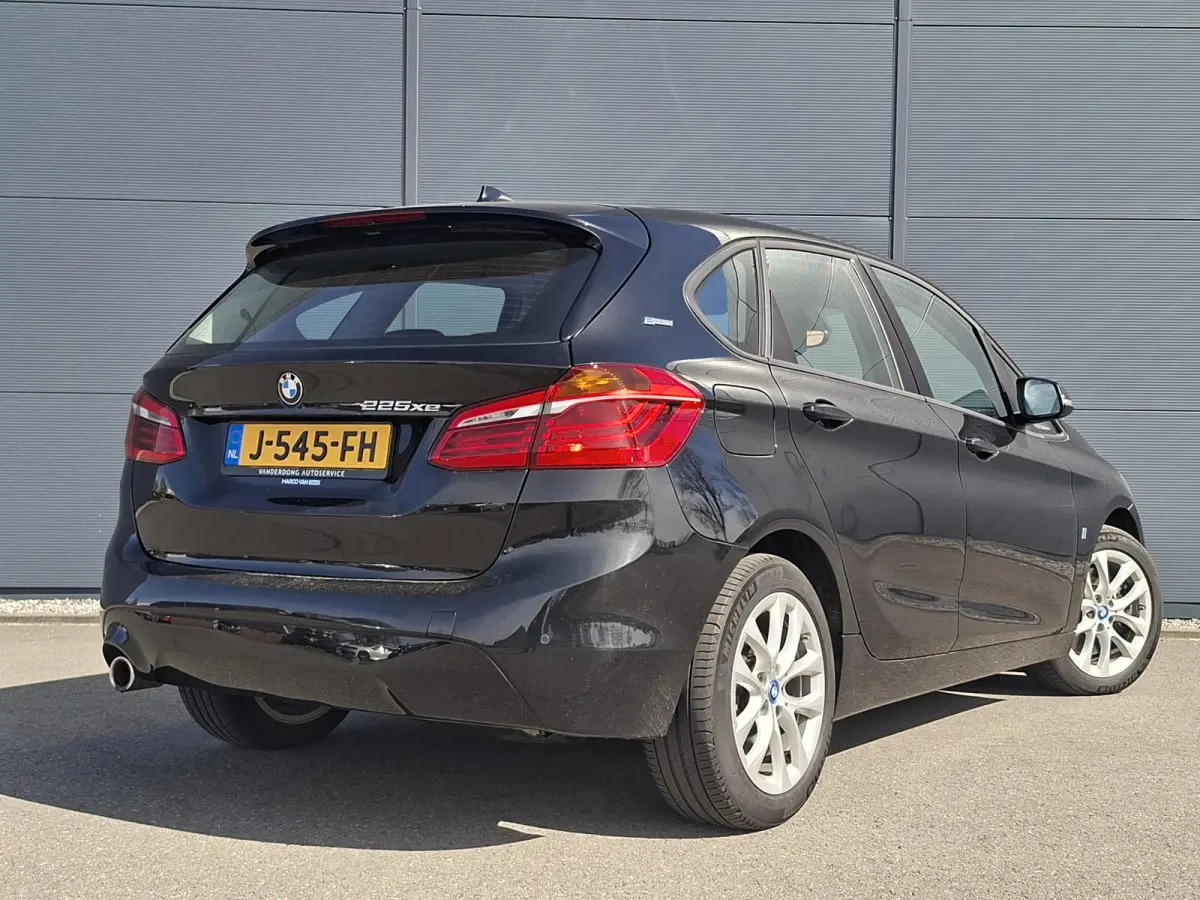 225xe iPerformance Executive | Plug in | Comfort pack | Groot navi scherm