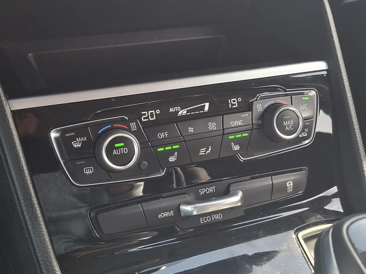 225xe iPerformance Executive | Plug in | Comfort pack | Groot navi scherm