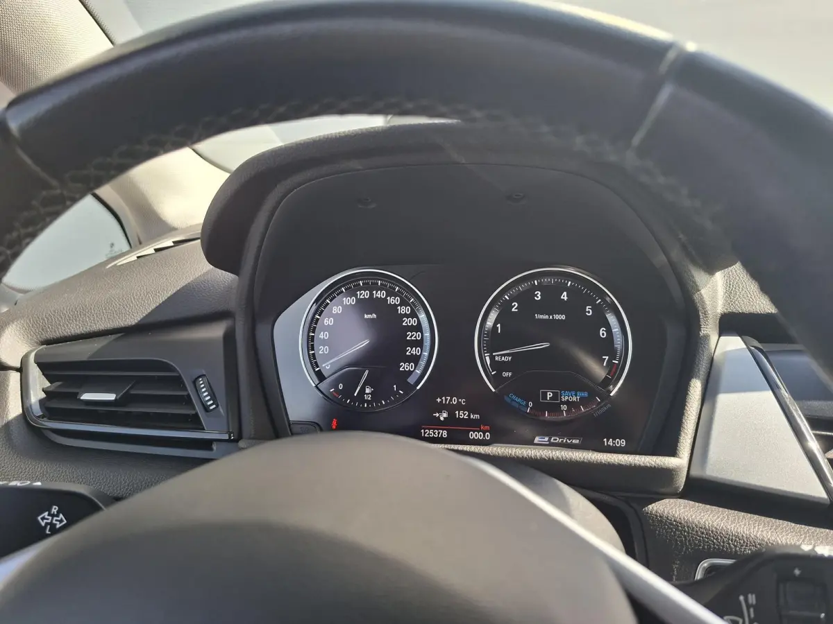 225xe iPerformance Executive | Plug in | Comfort pack | Groot navi scherm