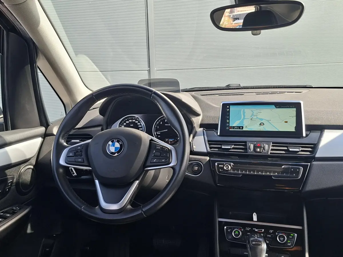 225xe iPerformance Executive | Plug in | Comfort pack | Groot navi scherm