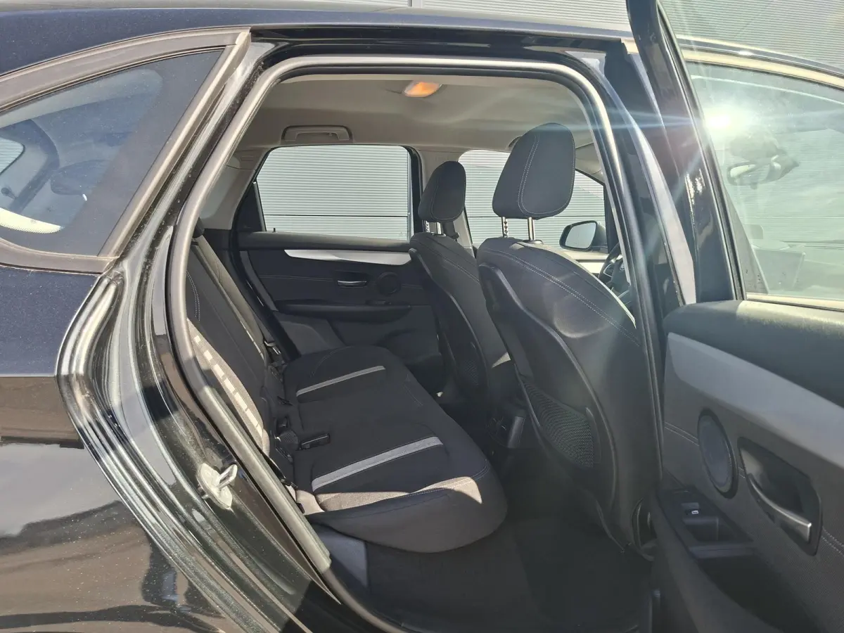 225xe iPerformance Executive | Plug in | Comfort pack | Groot navi scherm