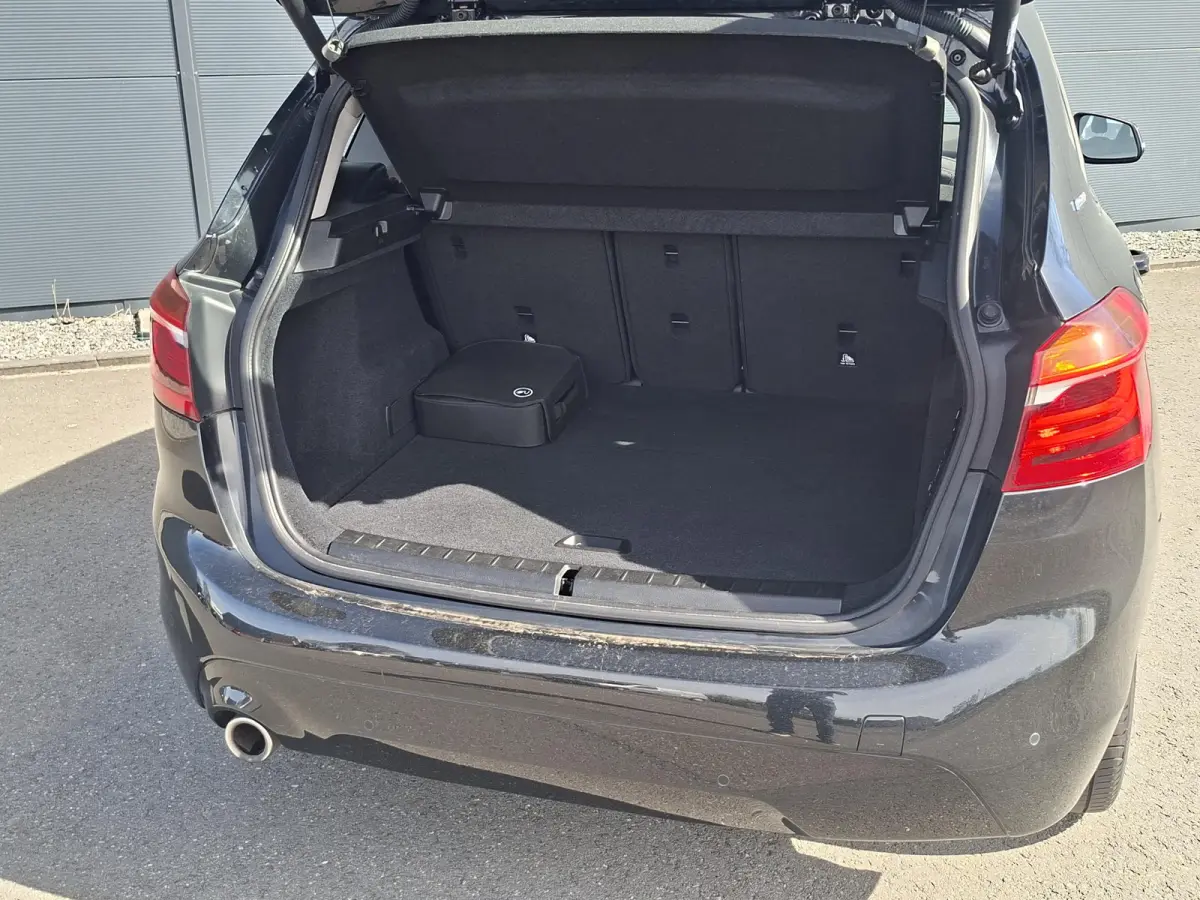225xe iPerformance Executive | Plug in | Comfort pack | Groot navi scherm