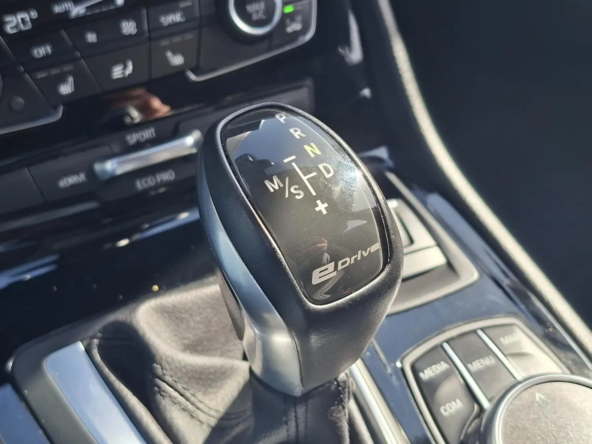 225xe iPerformance Executive | Plug in | Comfort pack | Groot navi scherm