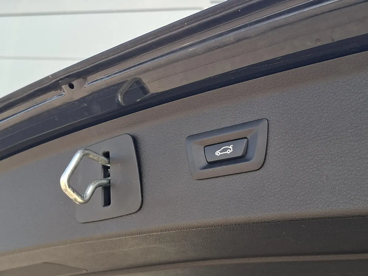 225xe iPerformance Executive | Plug in | Comfort pack | Groot navi scherm