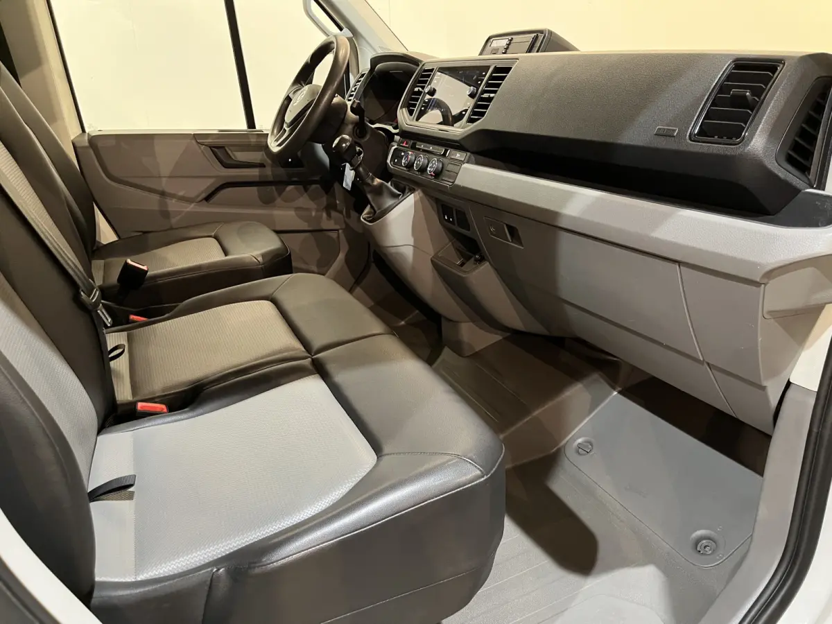 35 2.0 TDI L4 DC Dubbel Cabine RWD 140 PK Open Laadbak / Euro 6 / Trekhaak 3.000 KG / Airco / Camera / CarPlay / Navigatie