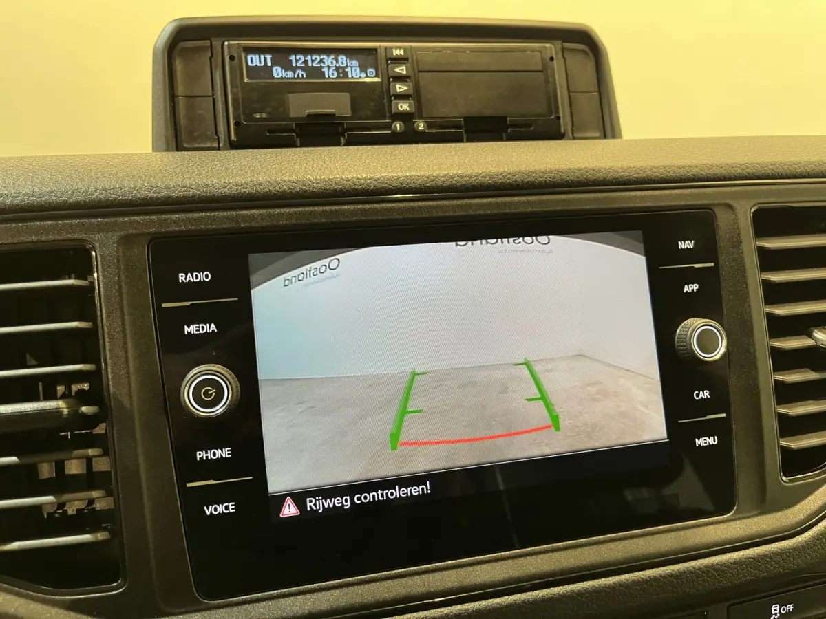35 2.0 TDI L4 DC Dubbel Cabine RWD 140 PK Open Laadbak / Euro 6 / Trekhaak 3.000 KG / Airco / Camera / CarPlay / Navigatie