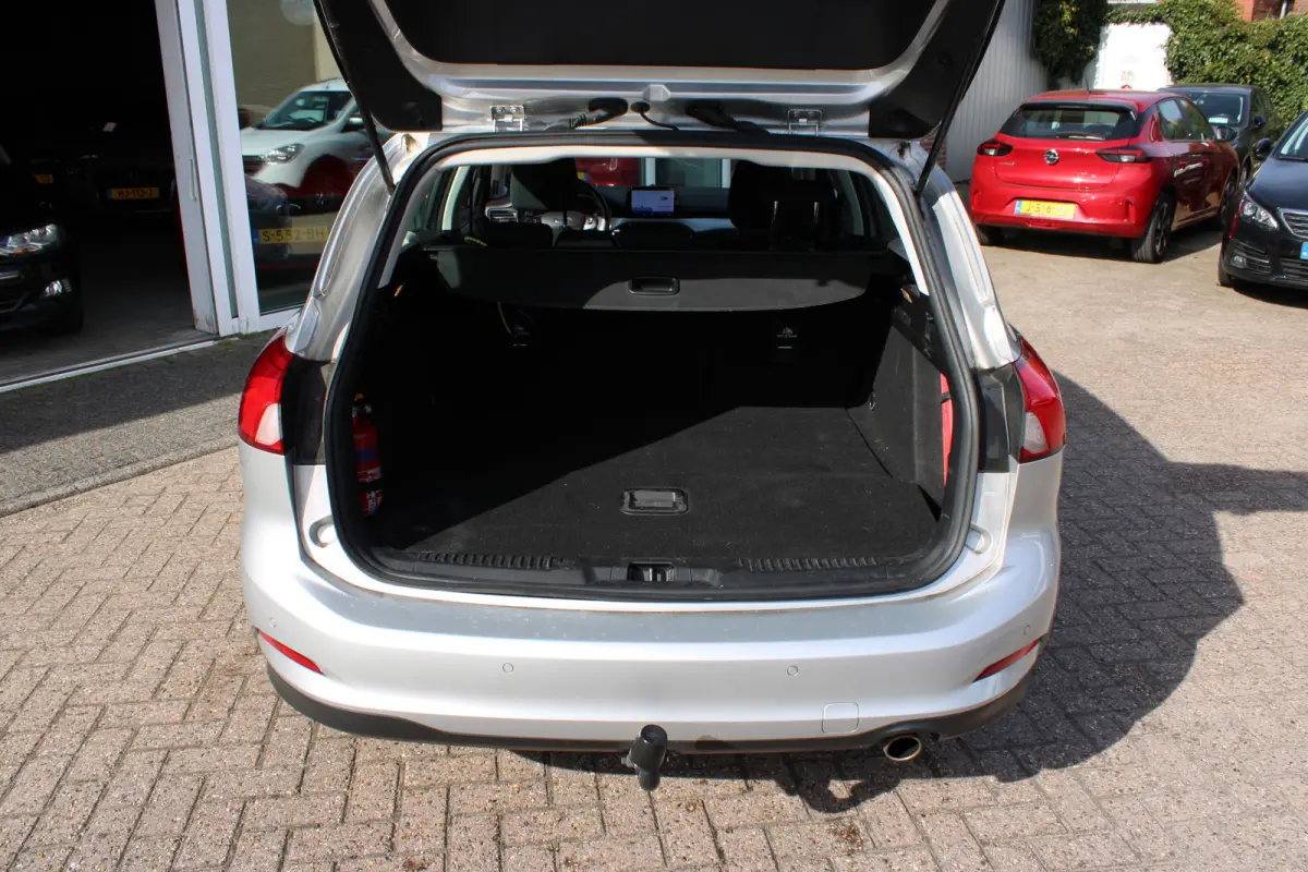 1.0 EcoBoost trekhaak,navi,ecc