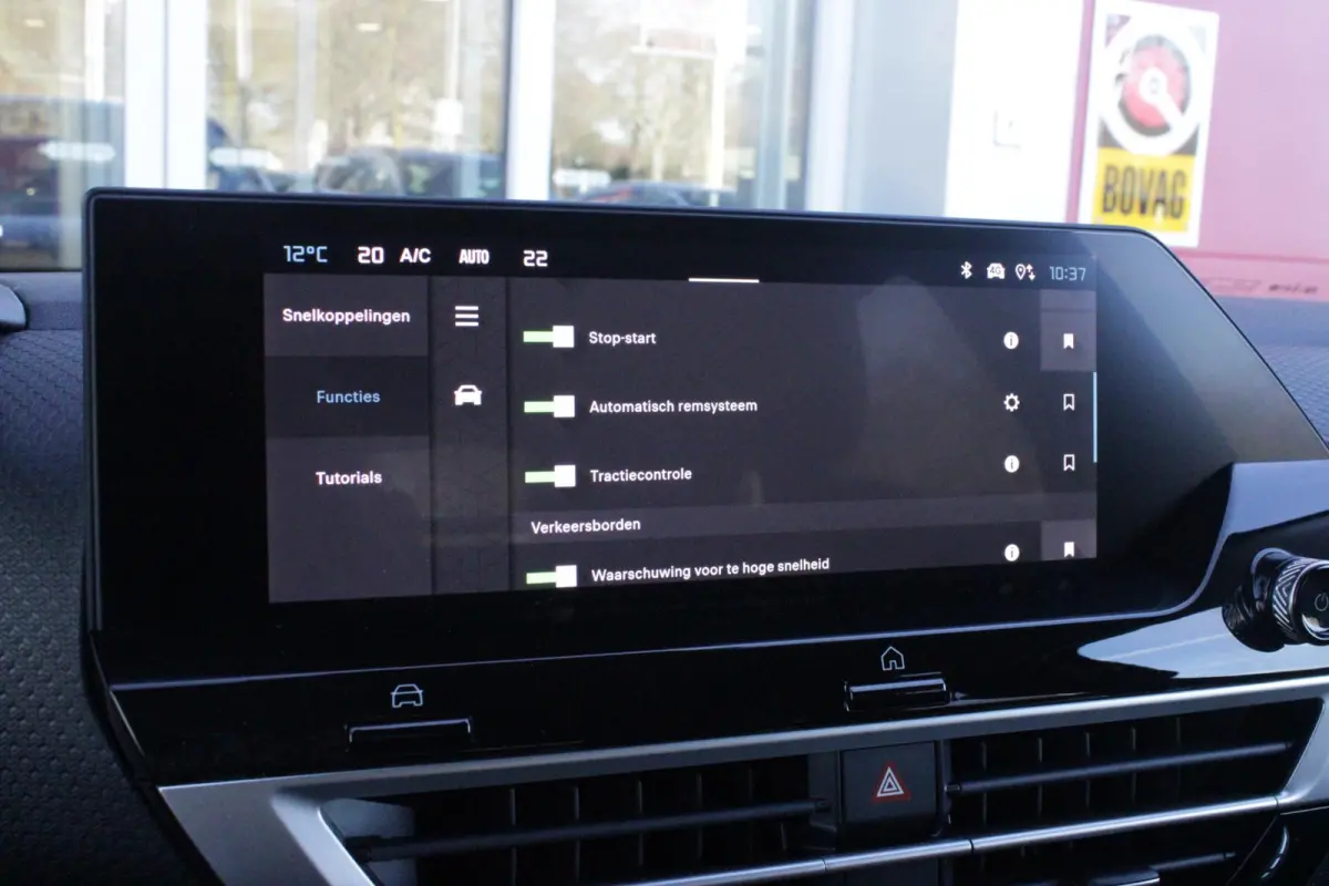 C4 1.2 HYbrid 145PK MAX | HEAD UP DISPLAY | CAMERA VOOR + ACHTER | NAVIGATIE | DRAADLOZE TELEFOONLADER | FULL LED KOPLAMPEN | DRAADLOZE APPLE CARPLAY/ANDROID AUTO | 18" LICHTMETALEN VELGEN |