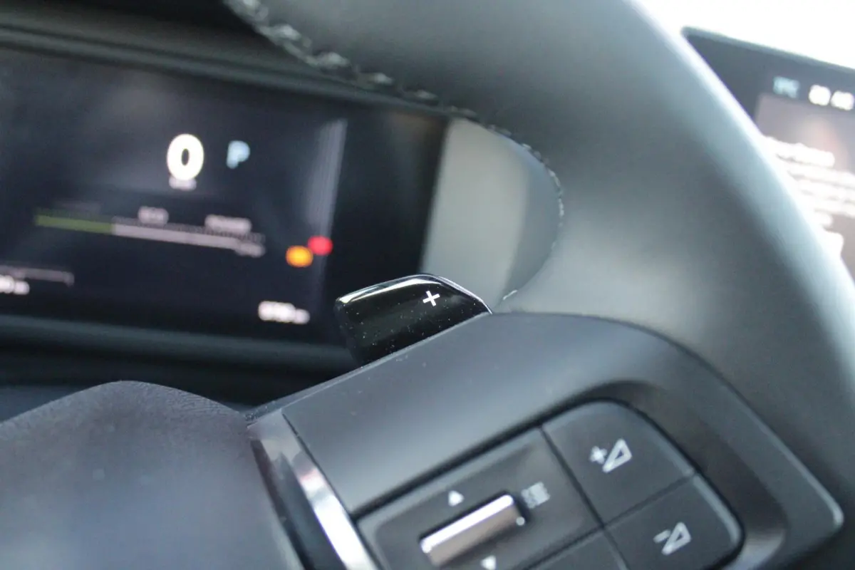 C4 1.2 HYbrid 145PK MAX | HEAD UP DISPLAY | CAMERA VOOR + ACHTER | NAVIGATIE | DRAADLOZE TELEFOONLADER | FULL LED KOPLAMPEN | DRAADLOZE APPLE CARPLAY/ANDROID AUTO | 18" LICHTMETALEN VELGEN |
