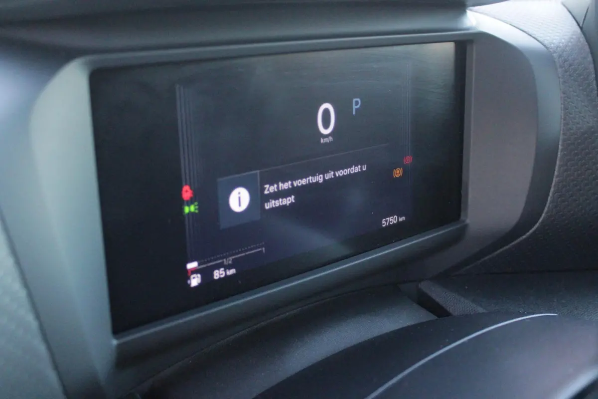 C4 1.2 HYbrid 145PK MAX | HEAD UP DISPLAY | CAMERA VOOR + ACHTER | NAVIGATIE | DRAADLOZE TELEFOONLADER | FULL LED KOPLAMPEN | DRAADLOZE APPLE CARPLAY/ANDROID AUTO | 18" LICHTMETALEN VELGEN |
