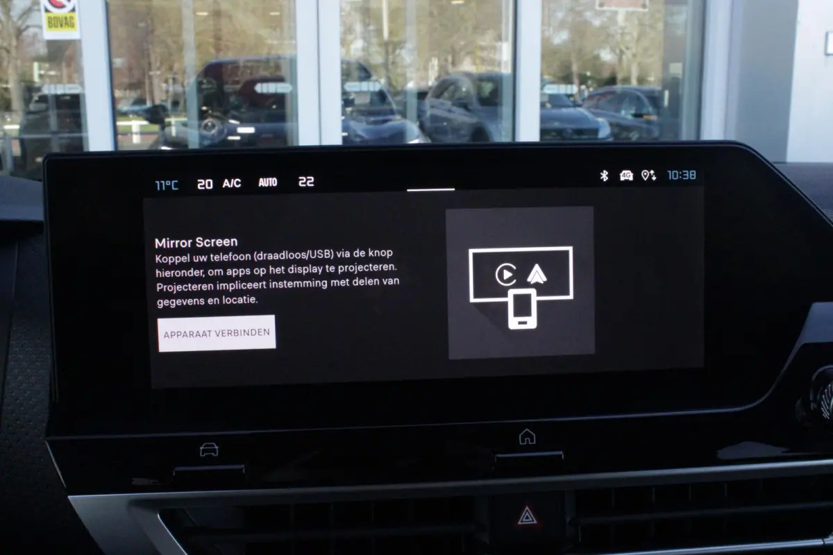 C4 1.2 HYbrid 145PK MAX | HEAD UP DISPLAY | CAMERA VOOR + ACHTER | NAVIGATIE | DRAADLOZE TELEFOONLADER | FULL LED KOPLAMPEN | DRAADLOZE APPLE CARPLAY/ANDROID AUTO | 18" LICHTMETALEN VELGEN |