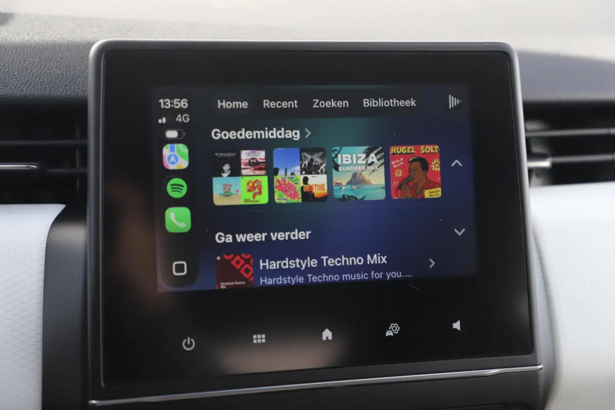 1.0 TCe 90 Evolution 15 inch LMV Navigatie Achteruitrijcamera Carplay Android Airco Cruise Control LED Rijstrooksensor Parkeersensor