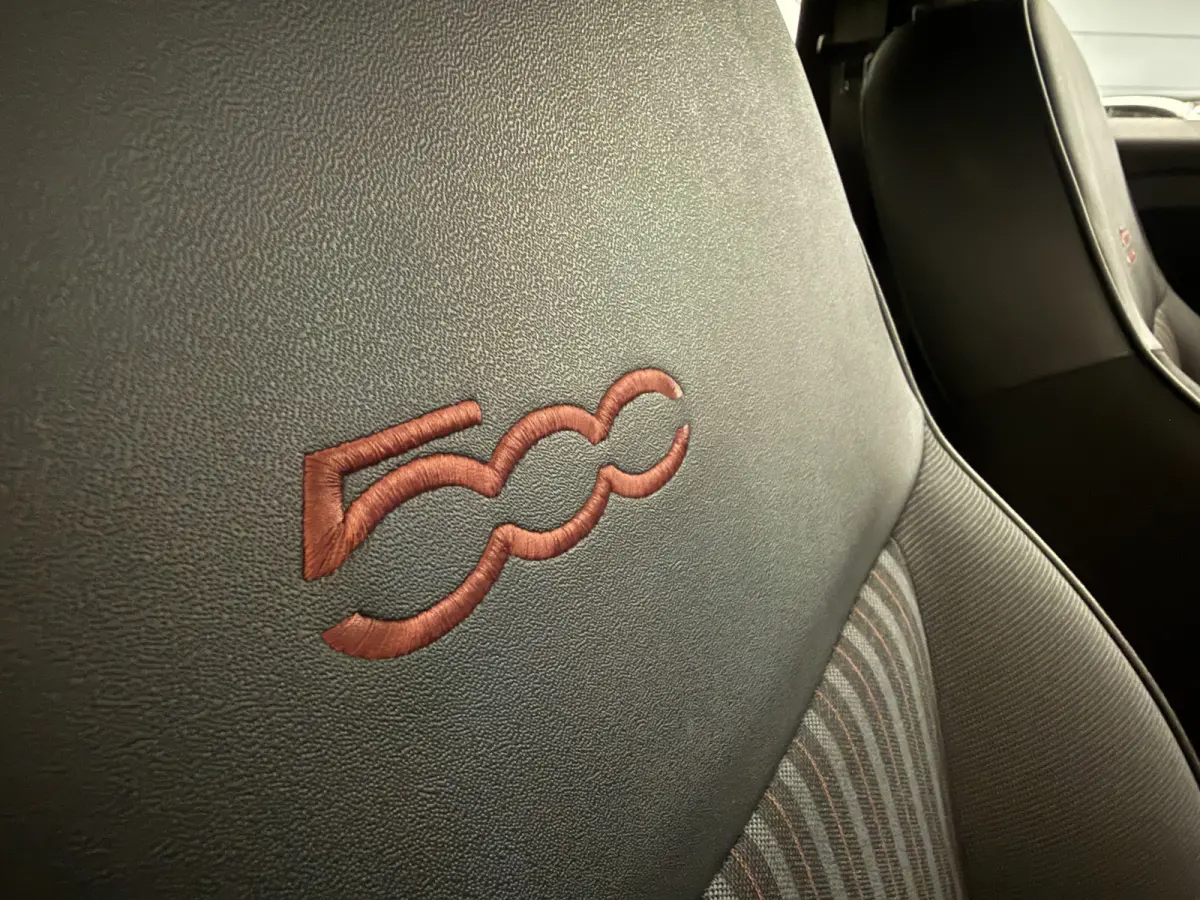 1.2 Edition "120th" LED/CARPLAY/VIRTUAL/16"COPPER/MF-STUUR/ECC/CRUISE/PARKEERSENSOREN/BLACK ALL BLACK/NIEUWSTAAT