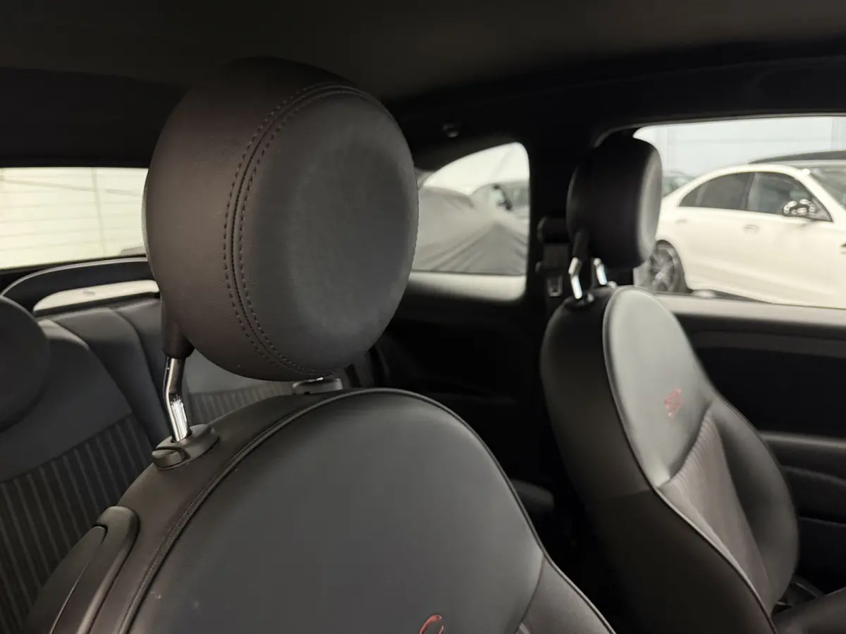 1.2 Edition "120th" LED/CARPLAY/VIRTUAL/16"COPPER/MF-STUUR/ECC/CRUISE/PARKEERSENSOREN/BLACK ALL BLACK/NIEUWSTAAT